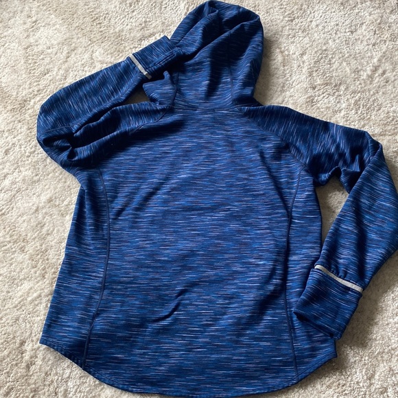 Gap Fit pullover hoodie. - Picture 6 of 6